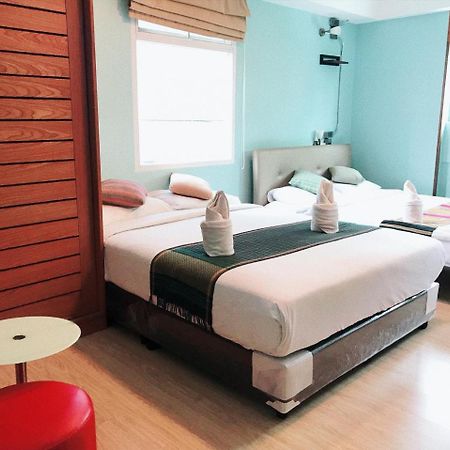 Tawan Bed Club Hostel Chiang Mai Exterior photo