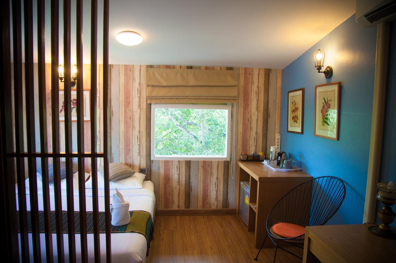 Tawan Bed Club Hostel Chiang Mai Exterior photo