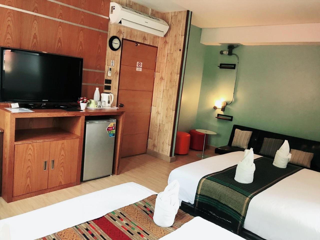 Tawan Bed Club Hostel Chiang Mai Exterior photo